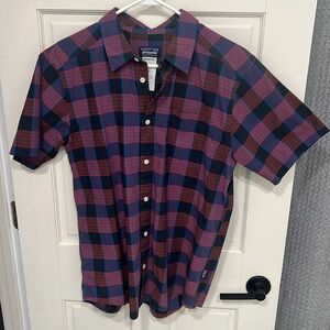 Patagonia button down shirt size medium